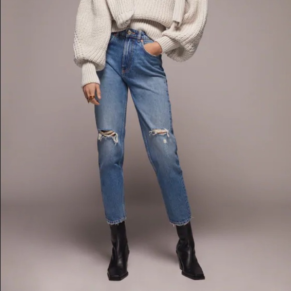 NWOT Zara Ripped Mom Fit Jeans Size 28 (US 6)